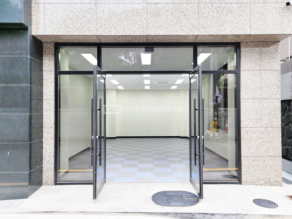 서울 마포구 연남동 <임대> [홍대] 신축 깔끔한 화이트톤 통창 소형상가 월세 매물번호 11401 사진 1