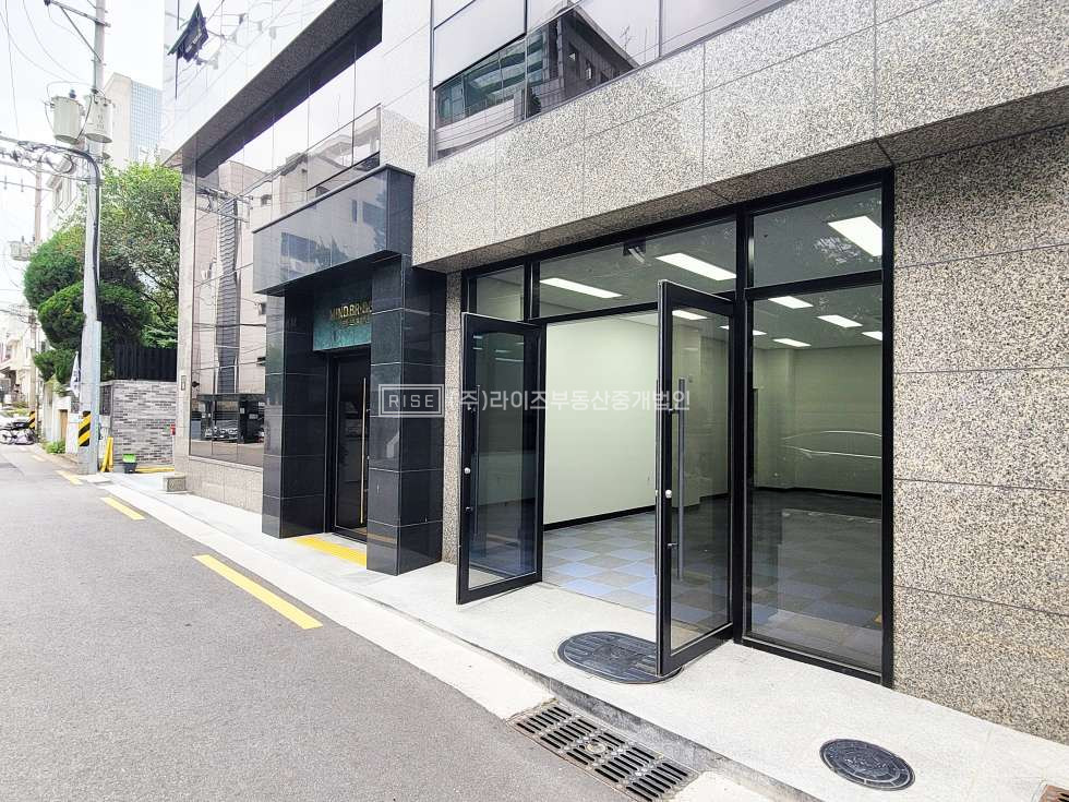 서울 마포구 연남동 <임대> [홍대] 신축 깔끔한 화이트톤 통창 소형상가 월세 매물번호 11401 사진 5