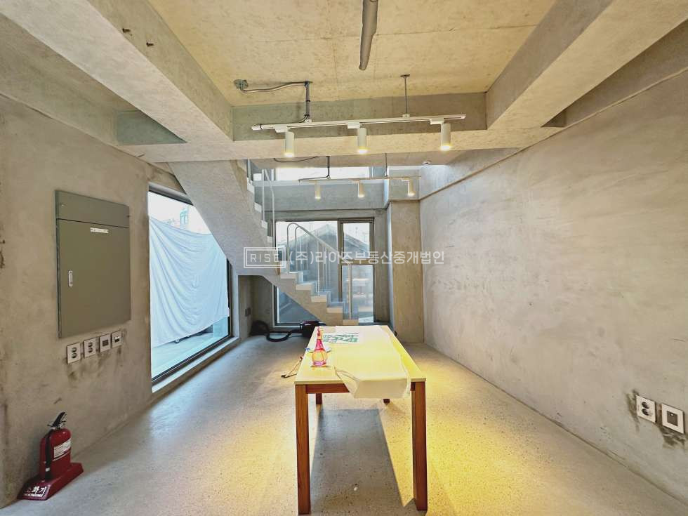 서울 마포구 연남동 <임대>[연남] 신축급 무권리 연층사용 감각적인 인테리어 주차2대 월세 매물번호 11452 사진 18