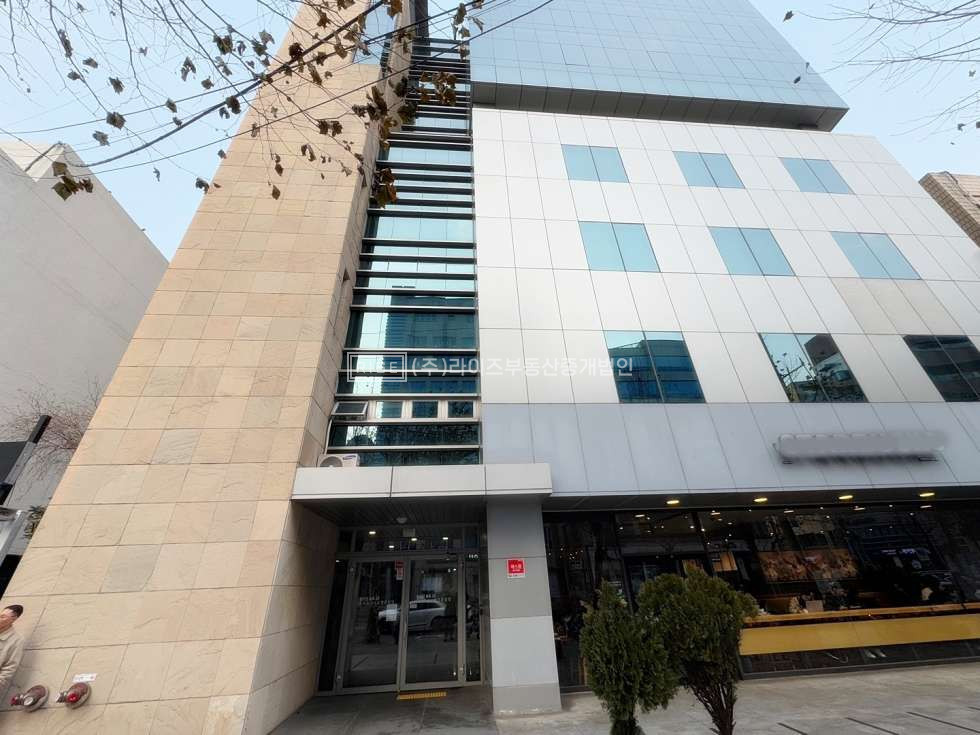 서울 마포구 동교동 홍대입구역 역세권 대로변 내외부 컨디션 좋은 대형 사무실 월세 매물번호 11193 사진 1