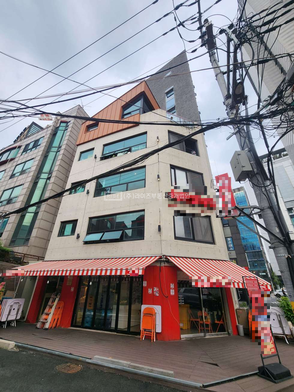 서울 마포구 동교동 코너 노출 극대화, 테라스·루프탑을 품은 유니크 플래그십 스토어 월세 매물번호 11801 사진 1