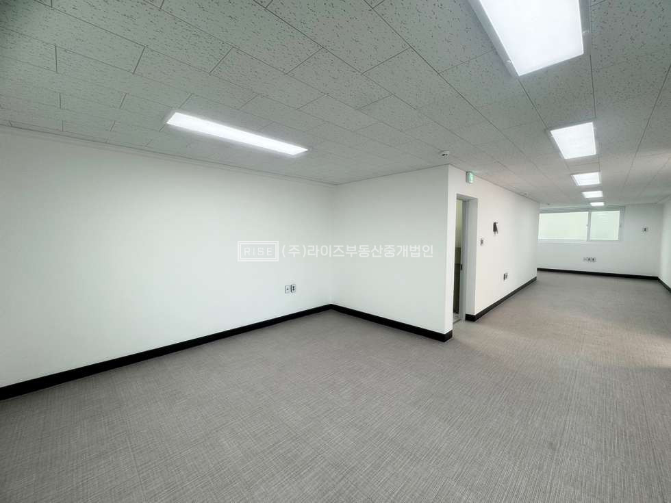 서울 마포구 동교동 홍대입구역 도보 1분 초역세권 상가 월세 매물번호 10784 사진 3
