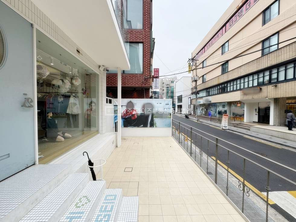 서울 마포구 서교동 홍대 패션거리 라인 메인 1층 상가 월세 매물번호 11284 사진 2