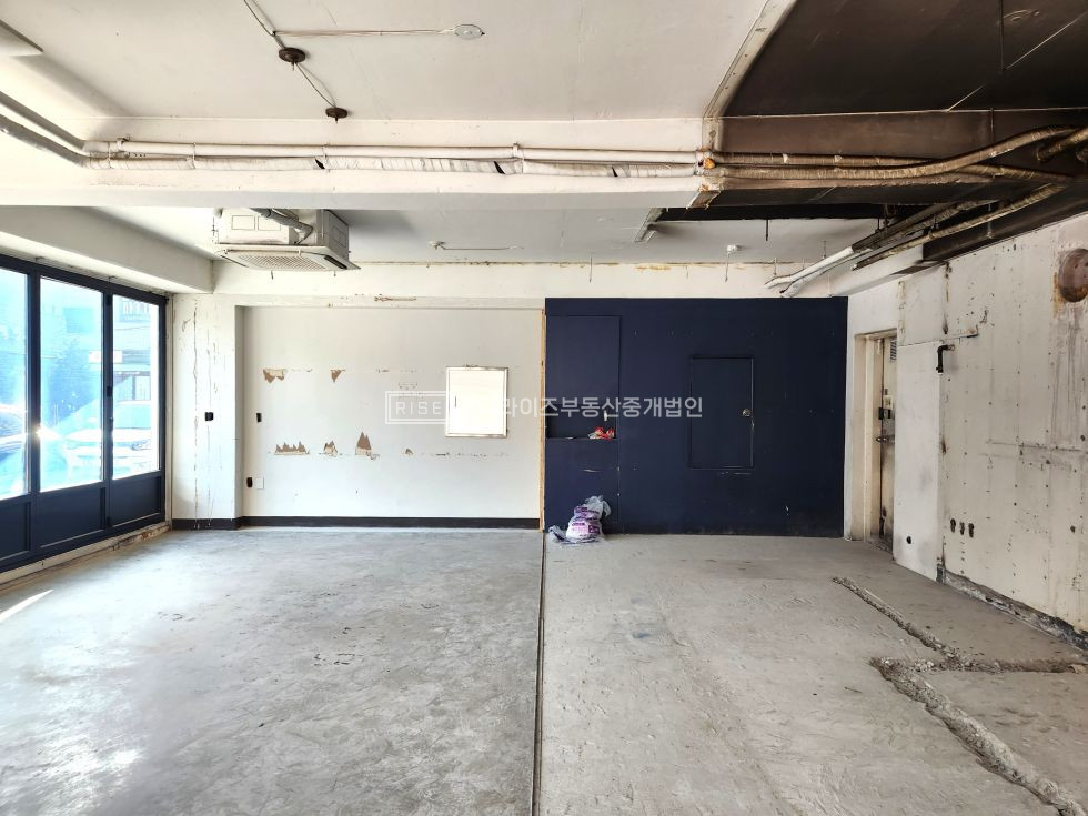 서울 마포구 동교동 RISE 동교 오피스라인, 면 좋고 반듯한 구조 1층 무권리 상가 월세 매물번호 12011 사진 2