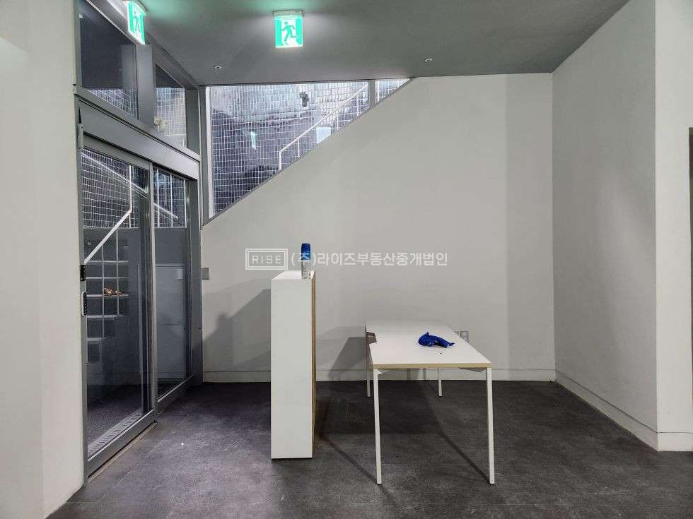서울 마포구 서교동 RISE 감각적인 외관 신축 선큰 구조 지하 공간 월세 매물번호 12208 사진 6