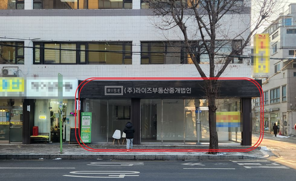 서울 마포구 서교동 RISE 횡단보도, 버스정류장 앞, 브랜드 노출 우수 무권리 1층 월세 매물번호 12345 사진 1