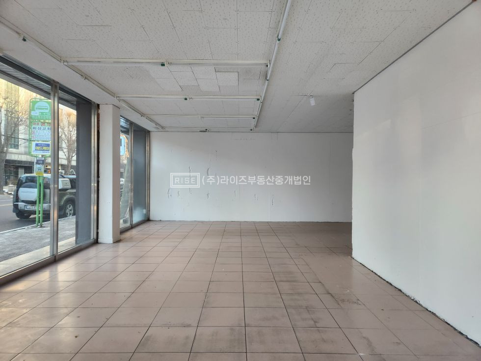 서울 마포구 서교동 RISE 횡단보도, 버스정류장 앞, 브랜드 노출 우수 무권리 1층 월세 매물번호 12345 사진 5