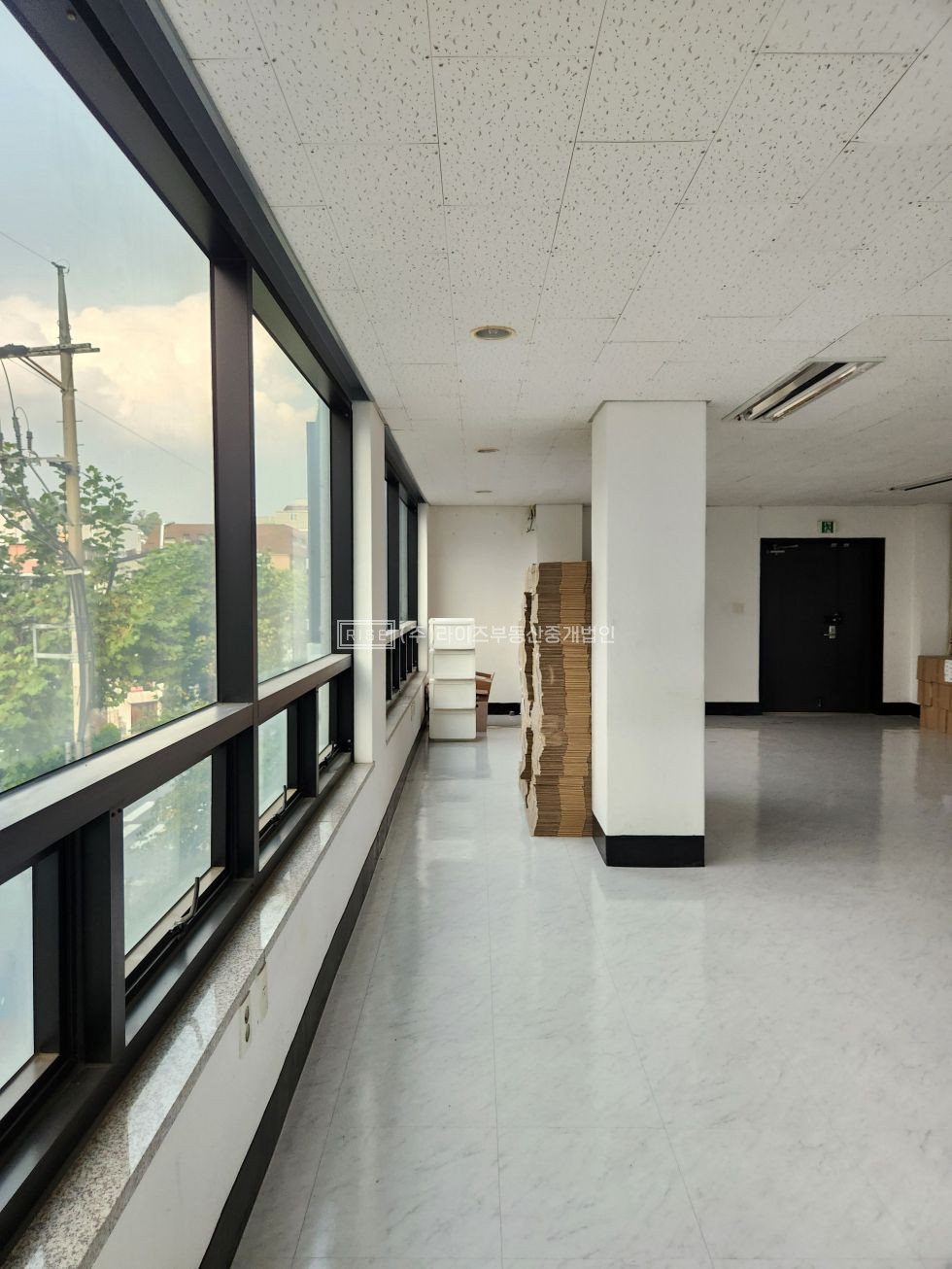 서울 마포구 연남동 경의선숲길 인근, 분위기 좋은 거리 깔끔한 오피스 월세 매물번호 11886 사진 2