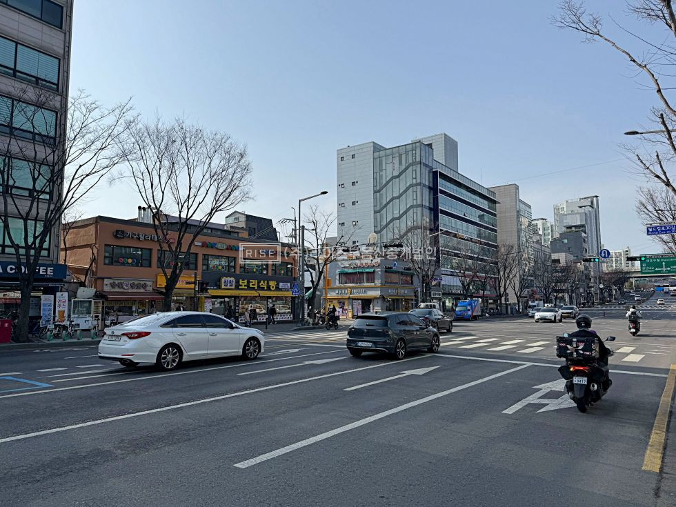 서울 마포구 망원동 RISE 쇼윈도 구조. 가시성 좋은 전면통창 대로변 1F 월세 매물번호 12531 사진 2