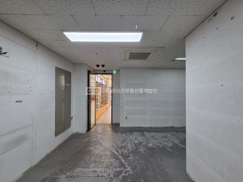 서울 마포구 서교동 홍대 상상마당과 걷고싶은거리 초메인 무권리 대형 리테일 공간 월세 매물번호 12522 사진 9
