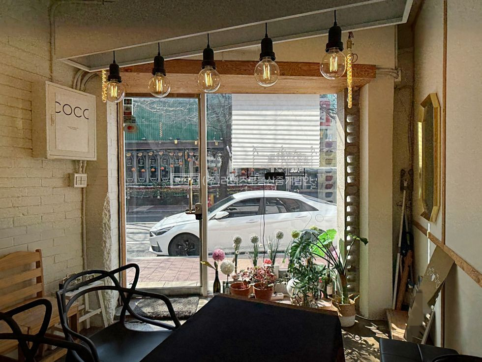 서울 마포구 서교동 RISE 합정 솔내길 메인 오브 메인. 통창 감성 공간. 월세 매물번호 12545 사진 2