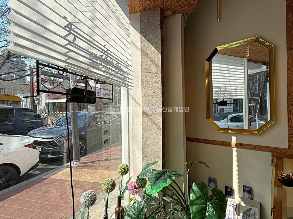 서울 마포구 서교동 RISE 합정 솔내길 메인 오브 메인. 통창 감성 공간. 월세 매물번호 12545 사진 9