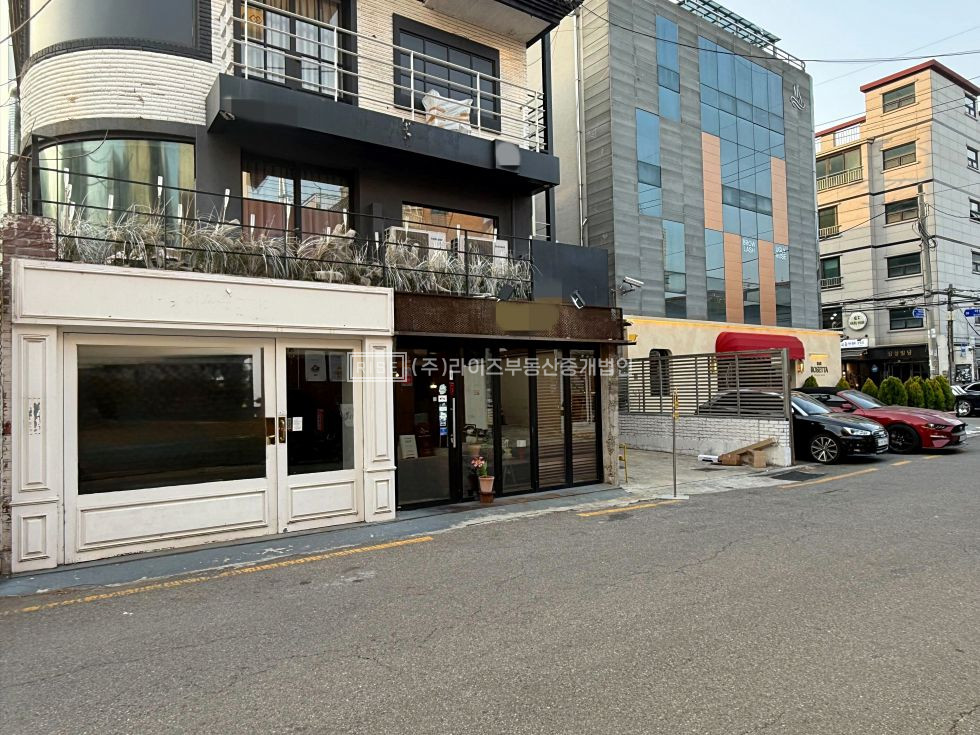 서울 마포구 서교동 RISE 브랜드 무드 노출 좋은 전면 통창. 빈티지 질감. 월세 매물번호 12706 사진 8