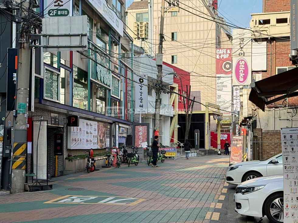 서울 마포구 서교동 RISE 통유리 + 코너 파사드. 노출력 우수한 입지. 월세 매물번호 12811 사진 2