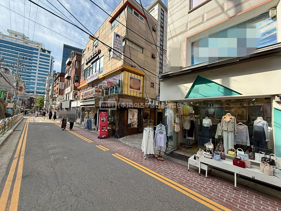 서울 마포구 서교동 RISE 패션거리 메인 입지. 쇼윈도 전면오픈 공간. 월세 매물번호 12807 사진 2