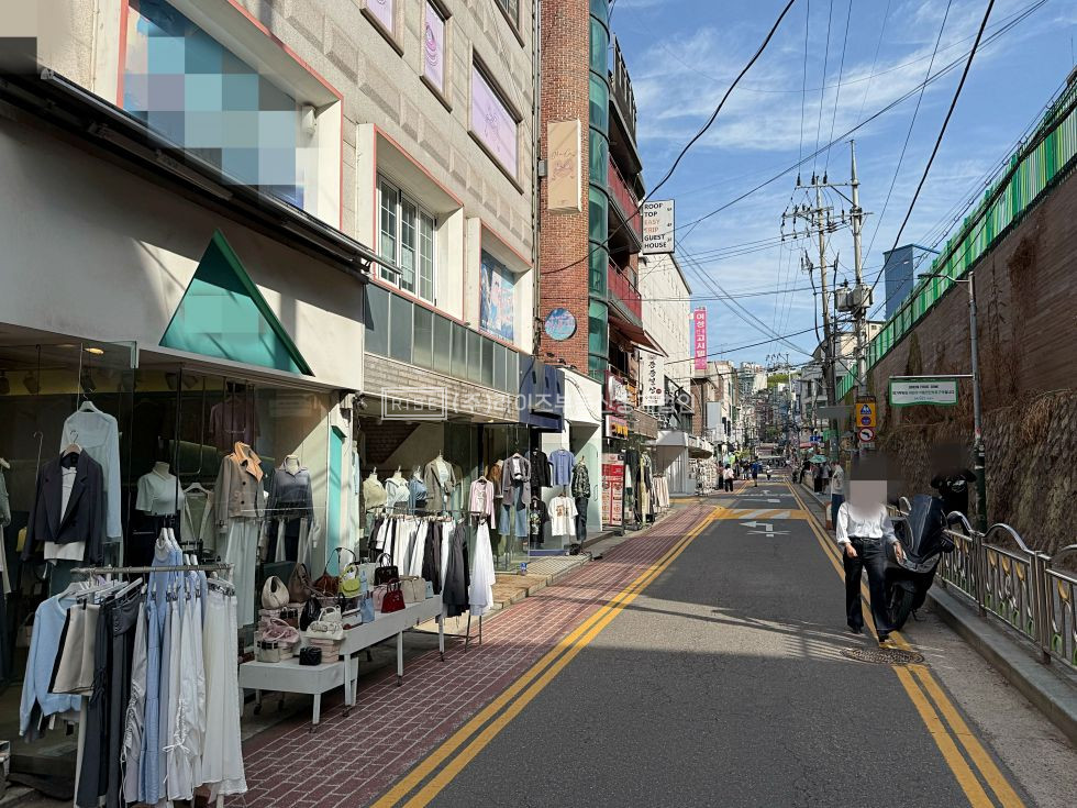 서울 마포구 서교동 RISE 패션거리 메인 입지. 쇼윈도 전면오픈 공간. 월세 매물번호 12807 사진 3
