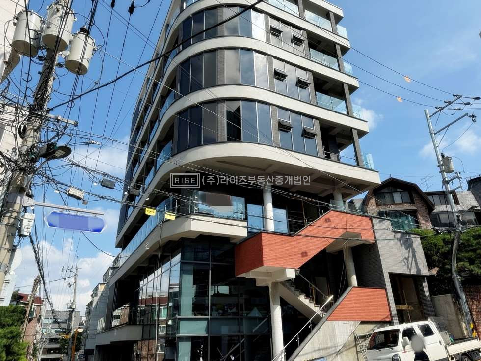 서울 마포구 서교동 RISE 신축 감각적인 외관, 코너 노출 좋은 프리미엄 공간 월세 매물번호 11048 사진 1