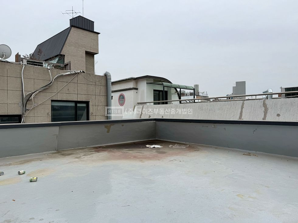 서울 마포구 서교동 RISE 통유리. 테라스. 루프탑. 브랜딩 최적 공간. 월세 매물번호 12835 사진 11