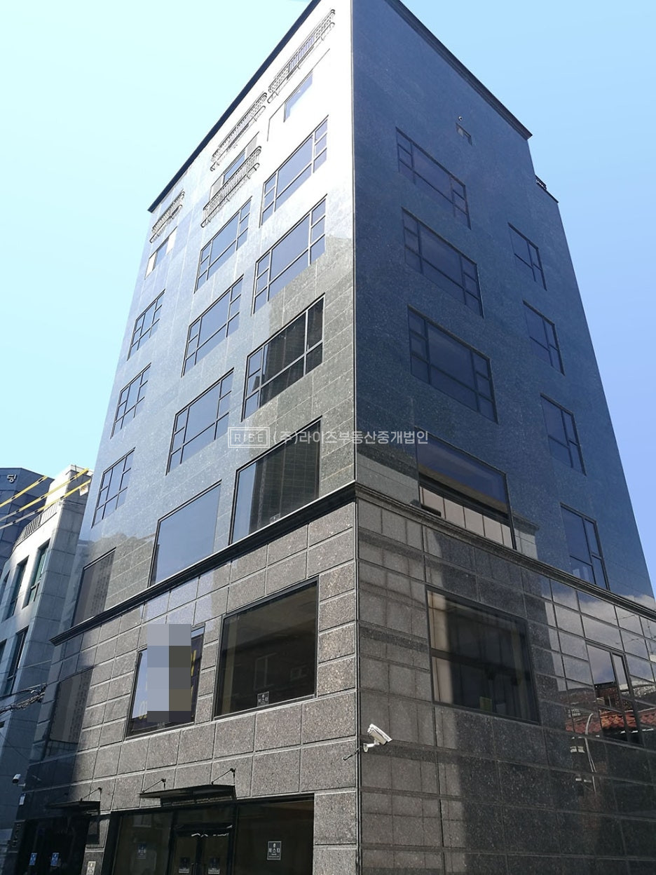 서울 마포구 서교동 RISE 시크블랙 외관, 화이트톤 육각형 사무실 월세 매물번호 12286 사진 1