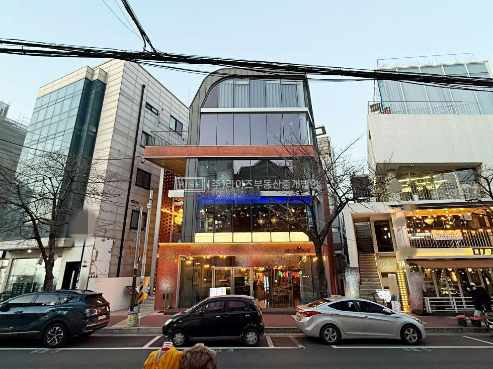 서울 마포구 서교동 RISE 넓은 전면 파사드, 브랜드 얼굴이 되는 공간 월세 매물번호 12156 사진 9