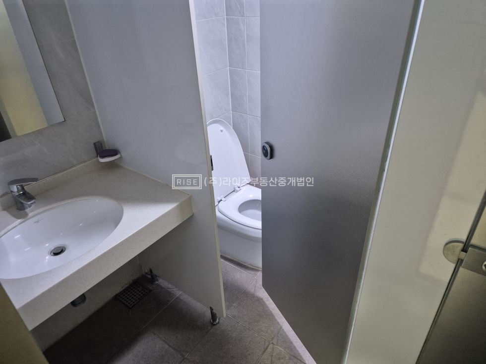 서울 마포구 염리동 염리 RiSE 룸 2개, 옥상 보유, 공덕역 경의선숲길 바로 앞 위치한 사무실 월세 매물번호 13100 사진 6