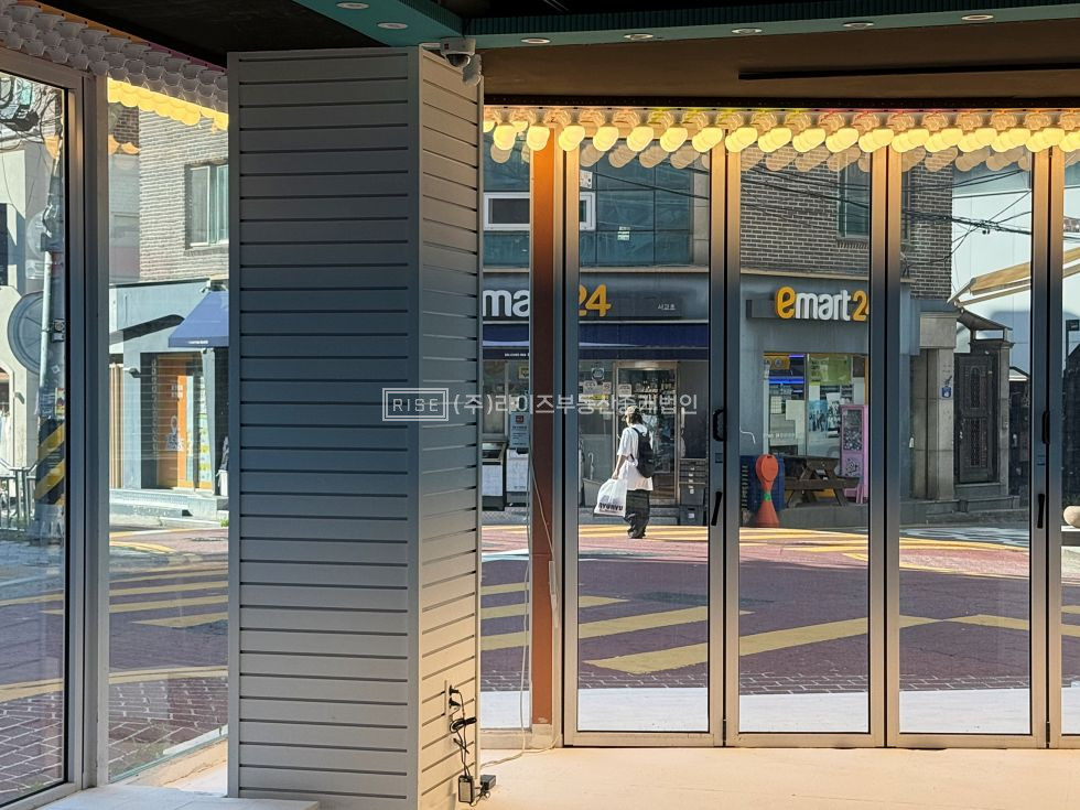 서울 마포구 서교동 RiSE 코너 + 시야 장악. 유동 흡수형 1F 메인 공간. 월세 매물번호 12729 사진 11
