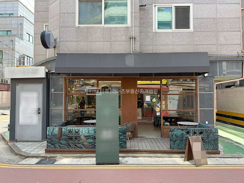 서울 마포구 연남동 RISE 사거리 코너 시그니처. 공간이 브랜딩인 1F. 월세 매물번호 12773 사진 1