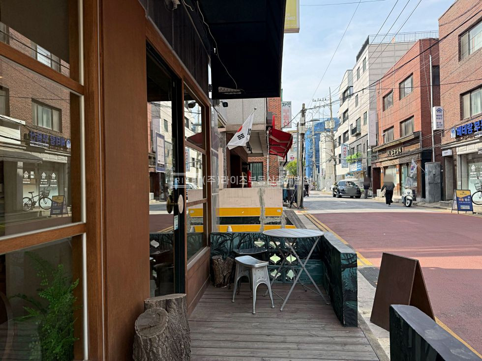 서울 마포구 연남동 RISE 사거리 코너 시그니처. 공간이 브랜딩인 1F. 월세 매물번호 12773 사진 14