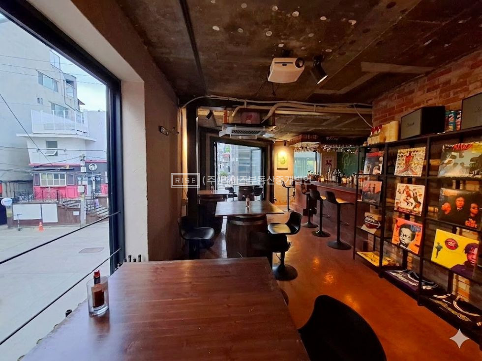 서울 마포구 서교동 RISE 레드로드 젠틀몬스터라인 통창 코너 2층단독사용 월세 매물번호 12854 사진 2