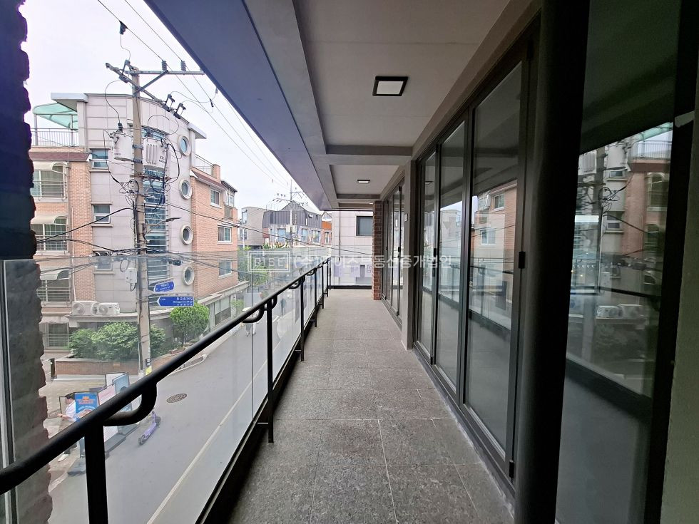 서울 마포구 동교동 미로길내 Y길 메인상권 도로변 무권리상가 ㄱ자 대형테라스 월세 매물번호 13097 사진 9