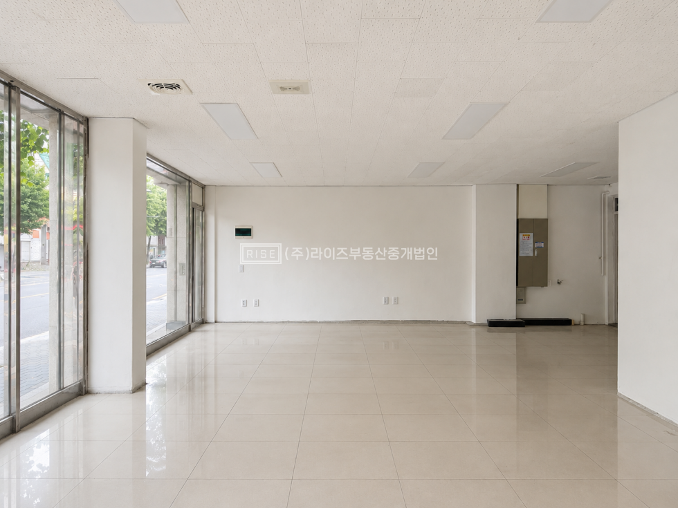 서울 마포구 성산동 RiSE 넓은 전면 파사드. 고즈넉한 분위기 월세 매물번호 13354 사진 3