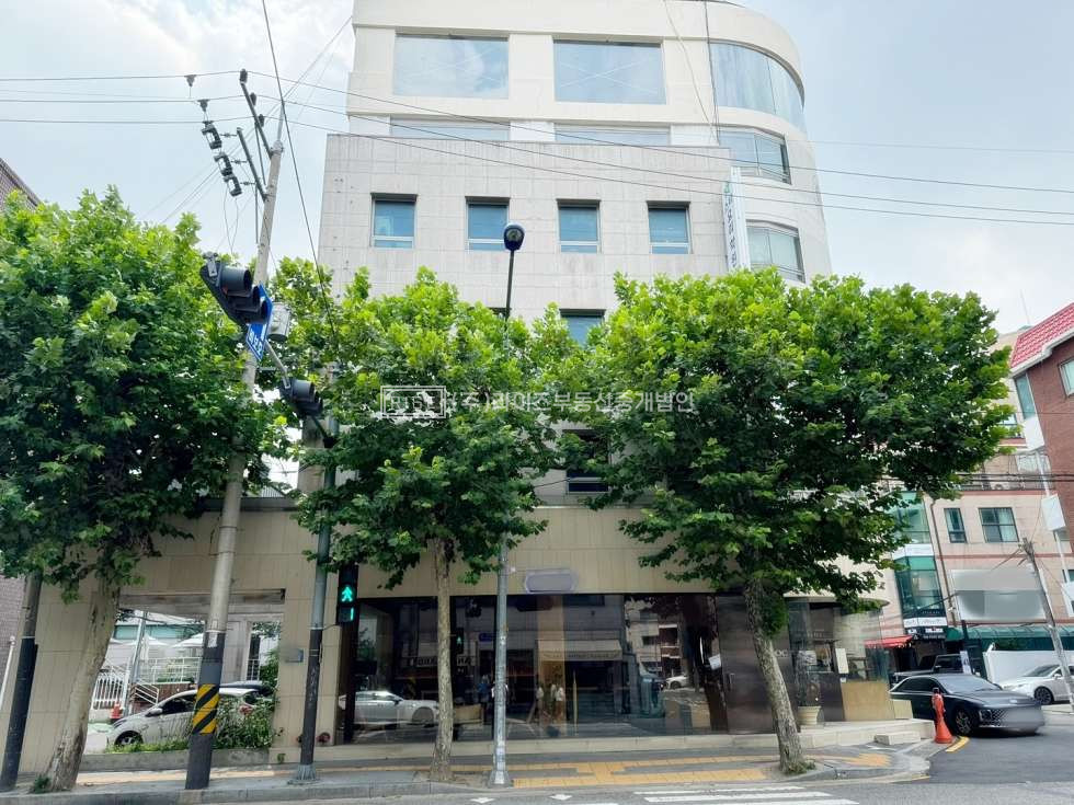 서울 마포구 서교동 서교동 오피스라인 대로변 코너 1층 상가 월세 매물번호 10973 사진 1