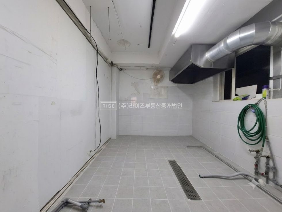 서울 마포구 상수동 RiSE 홍대레드로드 상수역 인근 무권리 1층 코너상가 월세 매물번호 13330 사진 5
