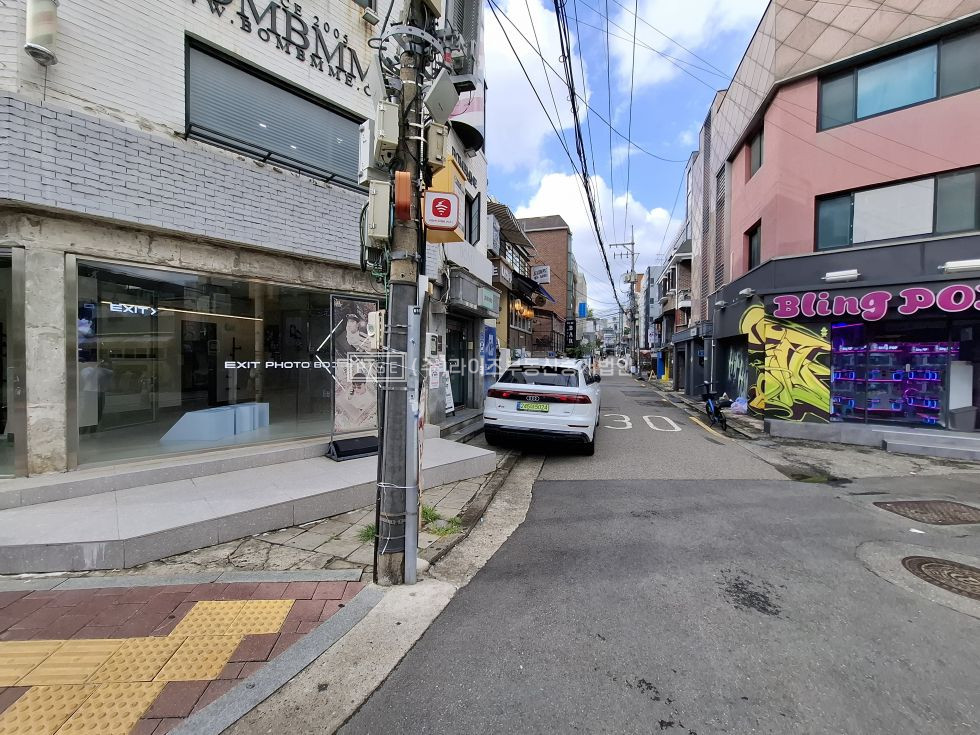 서울 마포구 서교동 RiSE 합정역 솔내길 코너건물 1층상가 월세 매물번호 13372 사진 4