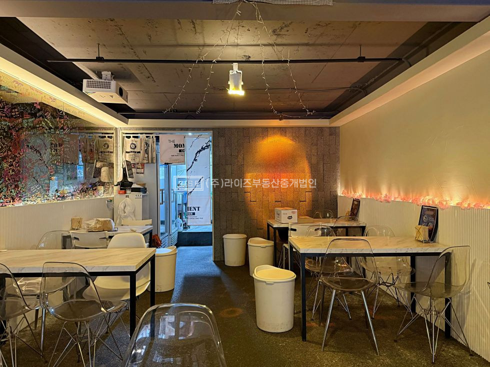 서울 마포구 서교동 RISE 전면 통창. 감성 인테리어. F&B 감성 브랜드. 월세 매물번호 12555 사진 2