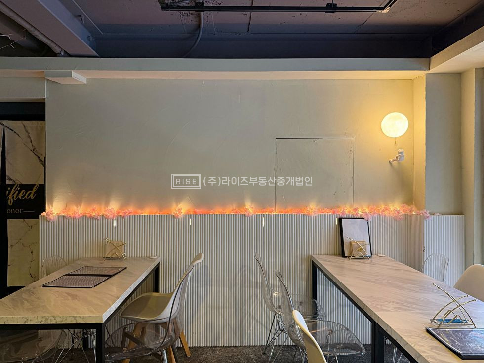 서울 마포구 서교동 RISE 전면 통창. 감성 인테리어. F&B 감성 브랜드. 월세 매물번호 12555 사진 8