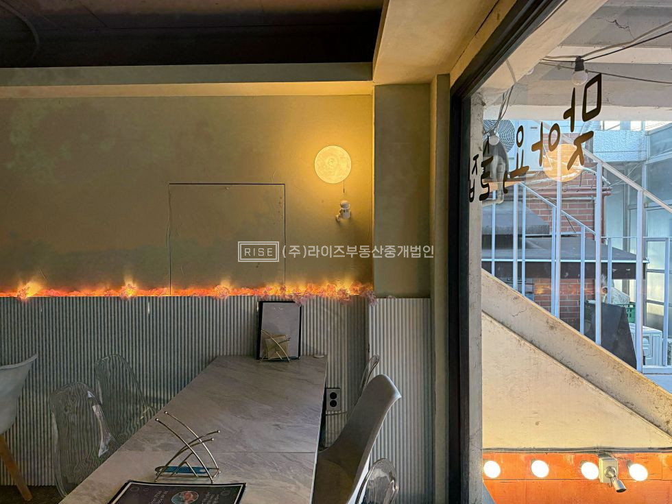 서울 마포구 서교동 RISE 전면 통창. 감성 인테리어. F&B 감성 브랜드. 월세 매물번호 12555 사진 10