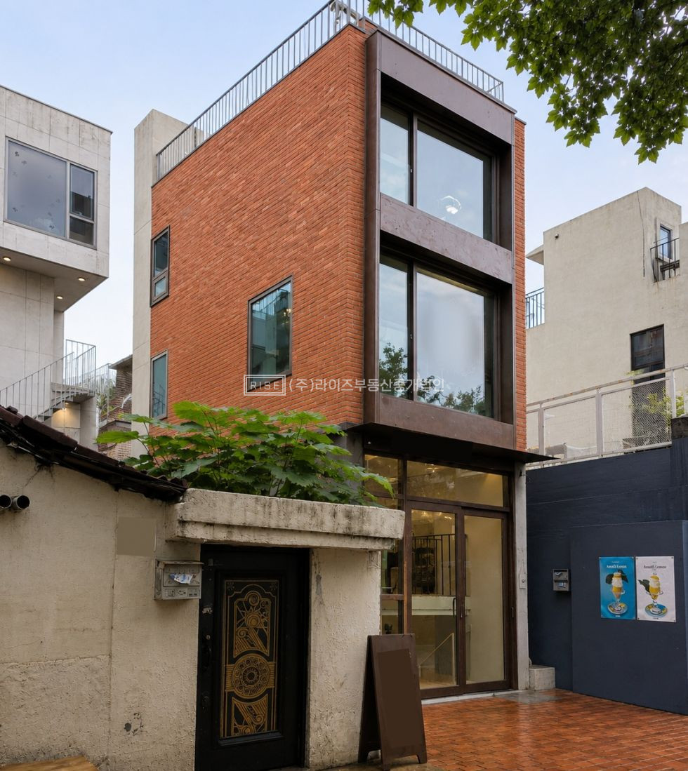 서울 마포구 연남동 RiSE 매력적인 숲길뷰 통창, 아늑한 루프탑, 감각적인 붉은조적 건물 월세 매물번호 13459 사진 1