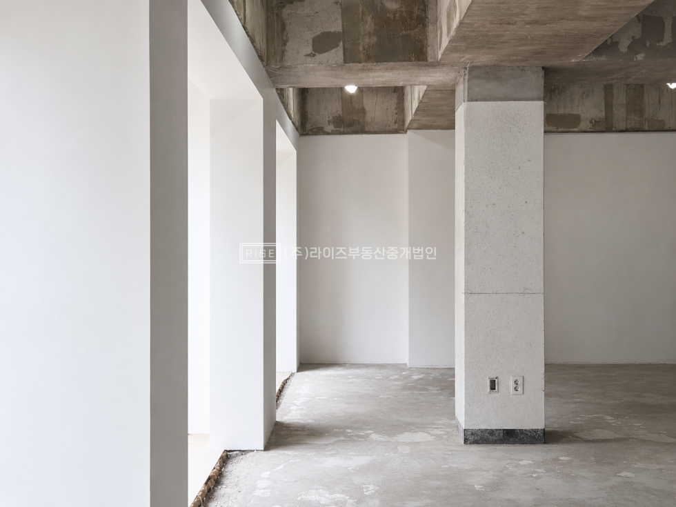 서울 마포구 서교동 RiSE 홍대 1,2층 연결 쇼룸, 플래그쉽 추천 월세 매물번호 13448 사진 2