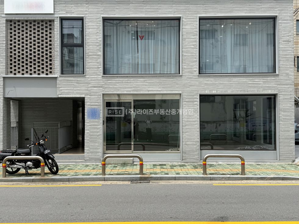 서울 마포구 망원동 RiSE 감도 높은 조적 파사드. 햇살과 어우러진. 월세 매물번호 11425 사진 1