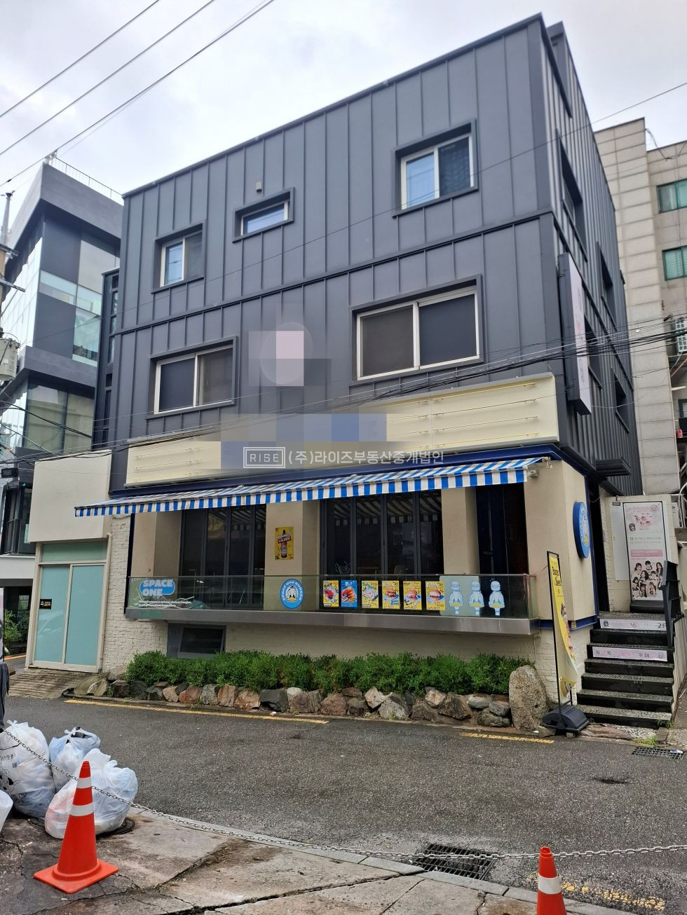서울 마포구 서교동 RiSE 홍대핫플 코너건물 전용넓은 쾌적한 가성비 무권리 상가 월세 매물번호 13466 사진 2