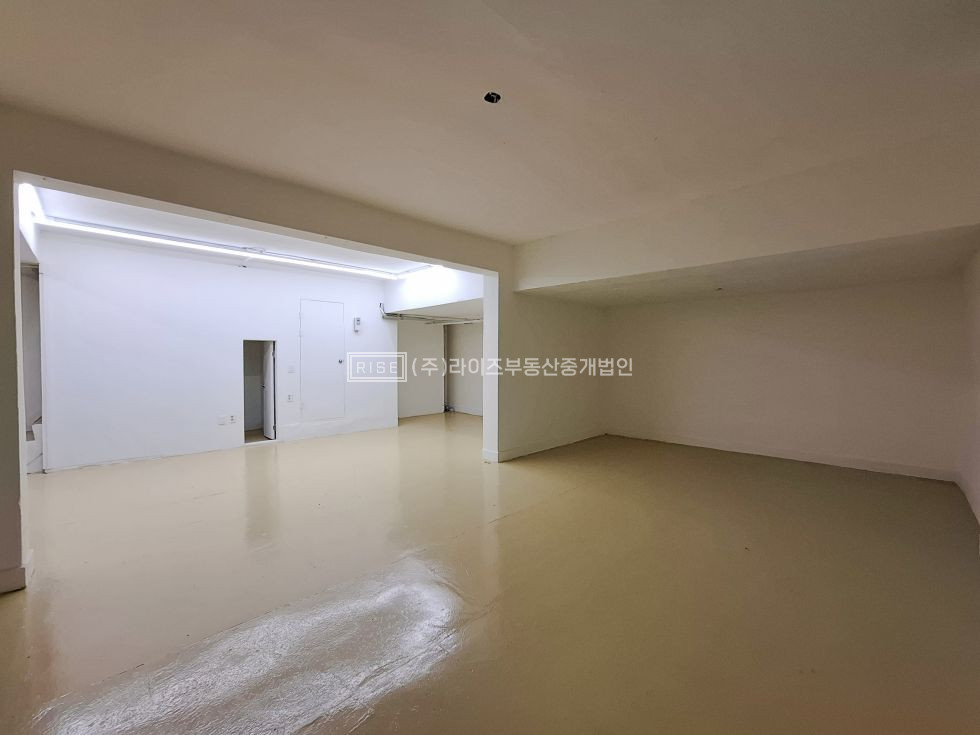 서울 마포구 서교동 RiSE 홍대핫플 코너건물 전용넓은 쾌적한 가성비 무권리 상가 월세 매물번호 13466 사진 4