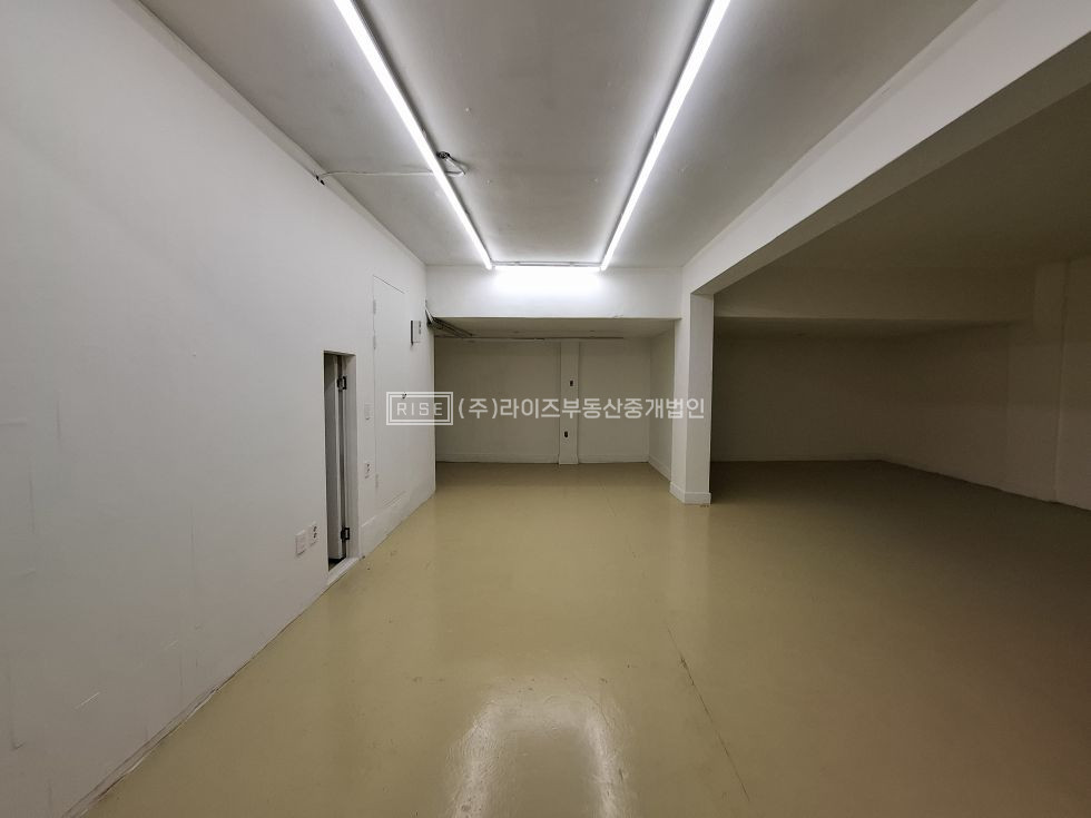 서울 마포구 서교동 RiSE 홍대핫플 코너건물 전용넓은 쾌적한 가성비 무권리 상가 월세 매물번호 13466 사진 7
